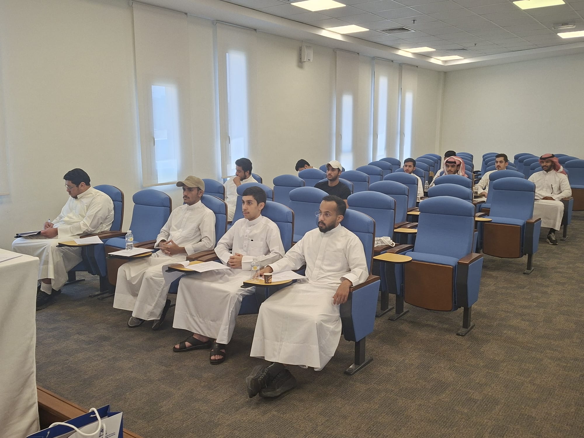 محاضرة توعوية حول حقوق وواجبات الموظف في إطار قانون الخدمة المدنية 